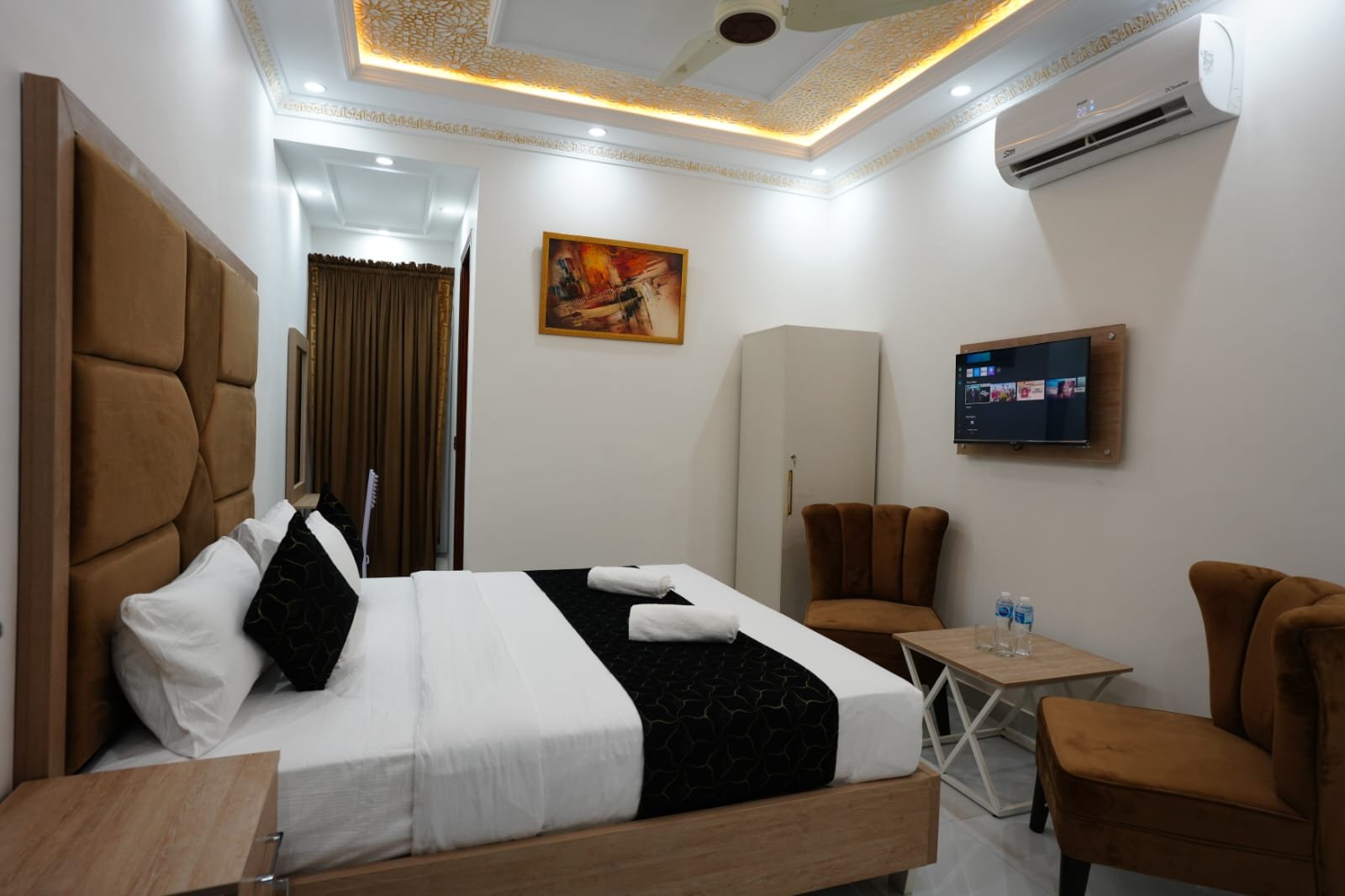 Hotel Haven Lahore Deluxe King Bed Room